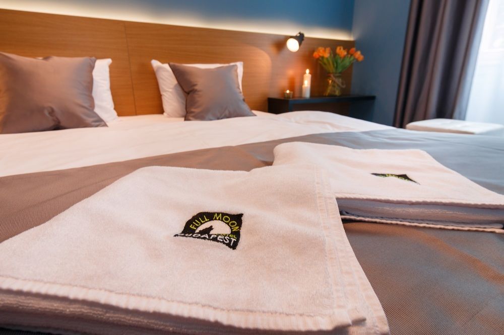 Full Moon Hotel 3*