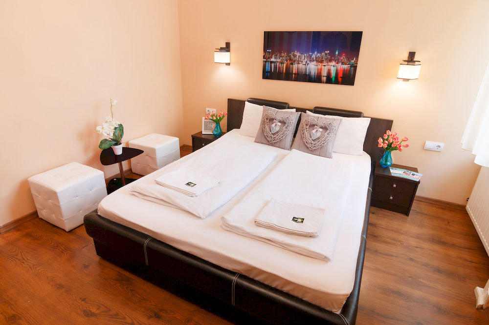 Full Moon Hotel 3*